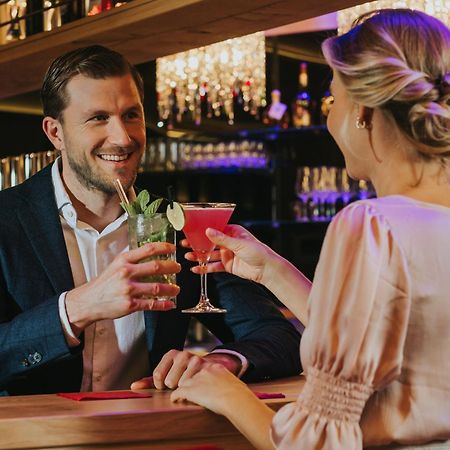 באד פיסינג Ortner'S Resort מראה חיצוני תמונה A couple drinking cocktails