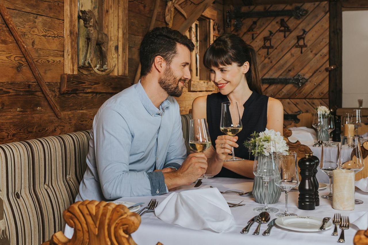 באד פיסינג Ortner'S Resort מראה חיצוני תמונה A couple dining at a restaurant
